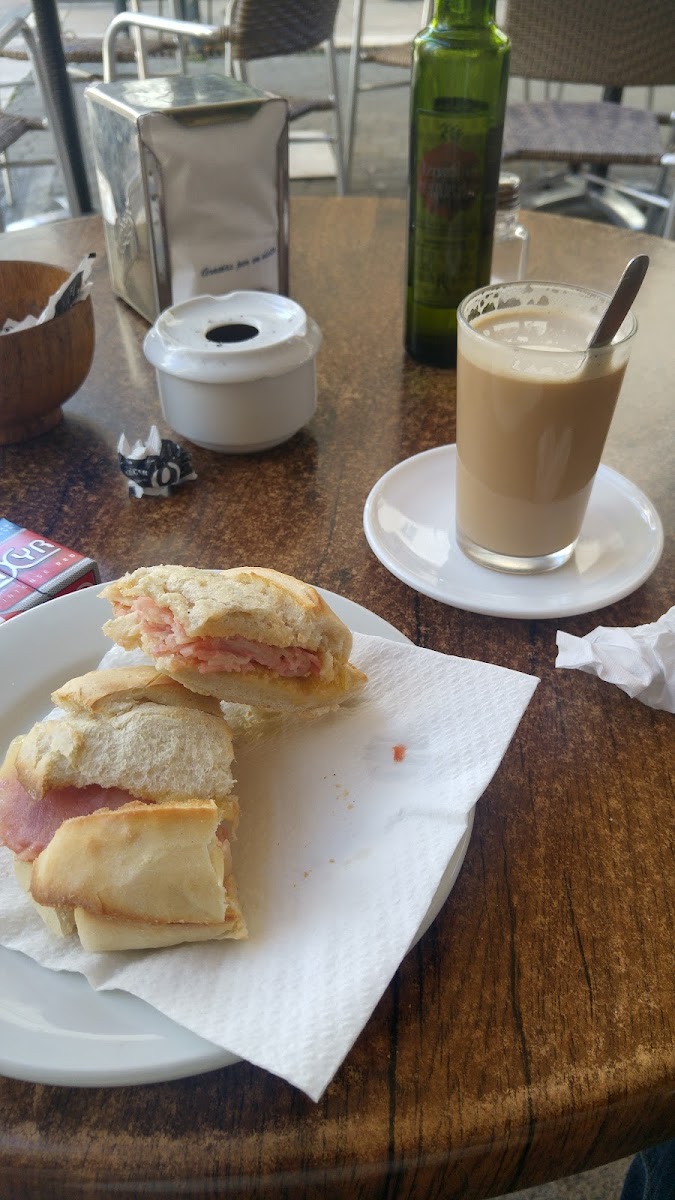 Cafe - Bar El Caliente-6